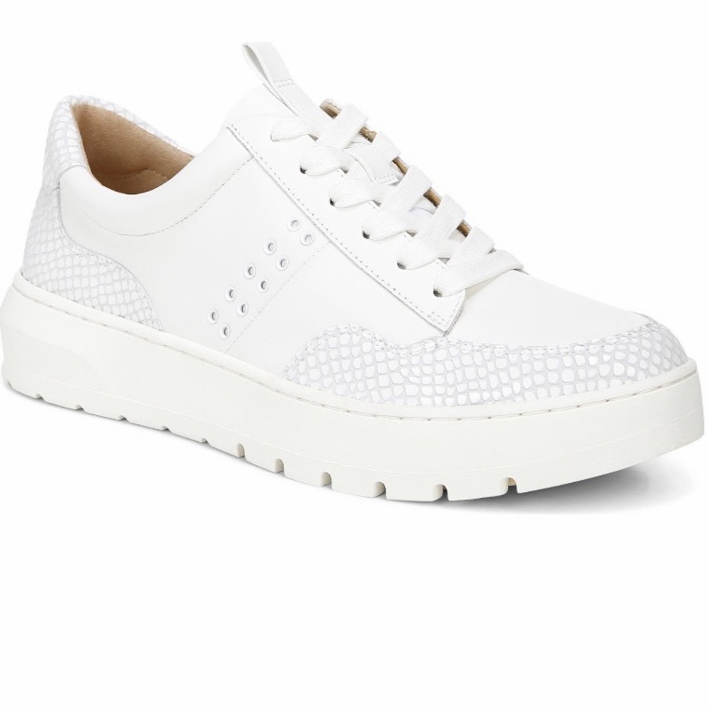 New VIONIC WITH ORTHAHEEL learther
Vionic Ysenia Platform Sneaker new in box